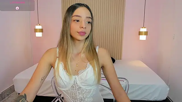 Snapshot of AliceRoss0 chatting on May 13, 2026, 8:16 pm AliceRoss0 online show from May 13, 2026, 8:16 pm