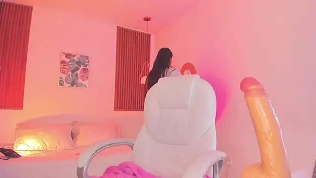 Snapshot of TiffanyWright chatting on November 4, 2025, 11:20 am TiffanyWright online show from November 4, 2025, 11:20 am