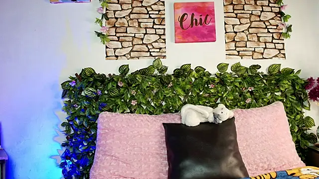 Snapshot of Cassie_fletcher_ chatting on March 8, 2025, 9:40 pm Cassie fletcher online show from March 8, 2025, 9:40 pm