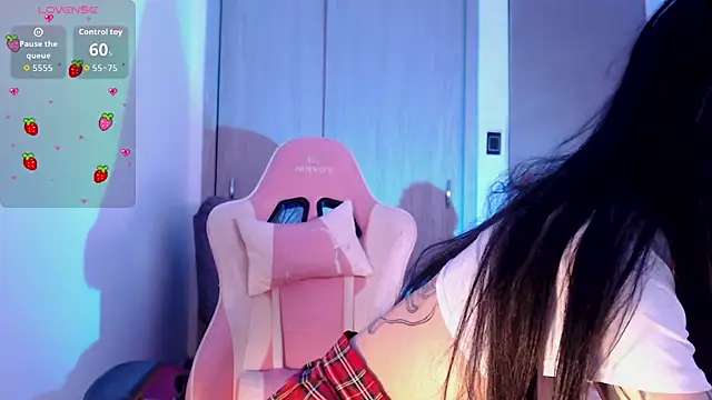 Snapshot of Alicedangerrr chatting on October 8, 2025, 9:34 pm Alicedangerrr online show from October 8, 2025, 9:34 pm