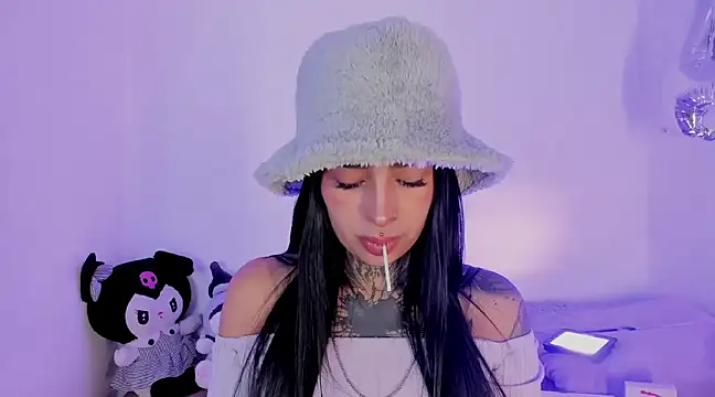 Snapshot of shadowcatt_ chatting on February 21, 2025, 11:43 pm shadowcatt online show from February 21, 2025, 11:43 pm