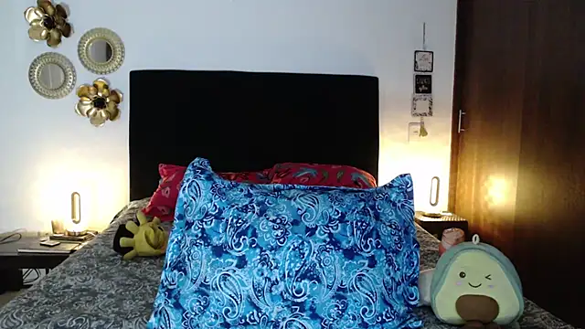 Snapshot of TatianaMonteross chatting on October 27, 2025, 4:16 am TatianaMonteross online show from October 27, 2025, 4:16 am