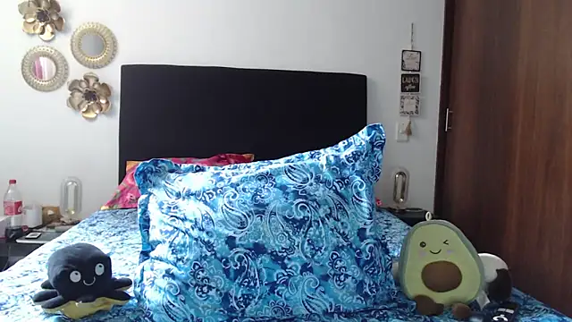 Snapshot of TatianaMonteross chatting on November 7, 2025, 4:18 pm TatianaMonteross online show from November 7, 2025, 4:18 pm