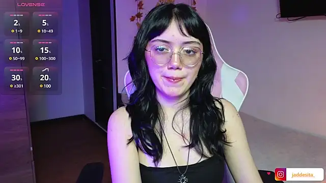 suzumi   online show from January 6, 2025, 5:06 pm