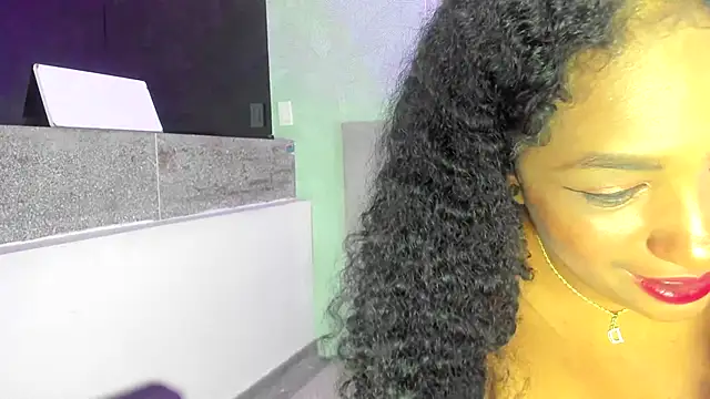 Snapshot of Annie-Wolf chatting on January 18, 2025, 1:08 am Annie-Wolf online show from January 18, 2025, 1:08 am