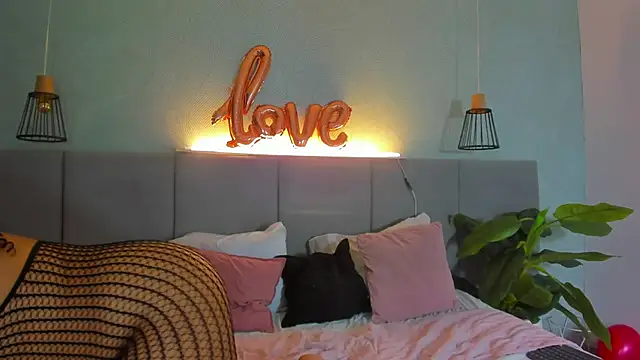 Snapshot of Annie-Wolf chatting on February 15, 2025, 8:54 pm Annie-Wolf online show from February 15, 2025, 8:54 pm