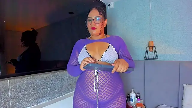 Snapshot of Annie-Wolf chatting on September 10, 2025, 7:47 pm Annie-Wolf online show from September 10, 2025, 7:47 pm