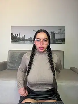 SophieRoyals online show from May 8, 2026, 12:10 pm