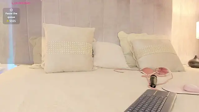 ashlyestone online show from March 1, 2025, 4:15 am