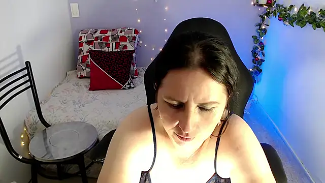Snapshot of victoria_jones chatting on February 4, 2025, 6:49 pm victoria jones online show from February 4, 2025, 6:49 pm