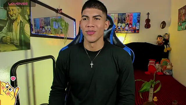Snapshot of Damian_latinxxx chatting on May 4, 2026, 12:28 am Damian latinxxx online show from May 4, 2026, 12:28 am