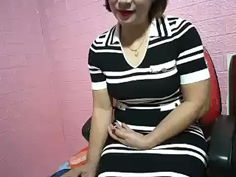 Snapshot of Mama-BigPussy chatting on December 13, 2024, 7:25 am Mama-BigPussy online show from December 13, 2024, 7:25 am