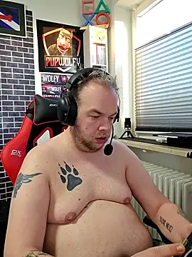 Snapshot of PupW0lfy chatting on December 26, 2024, 7:35 am PupW0lfy online show from December 26, 2024, 7:35 am