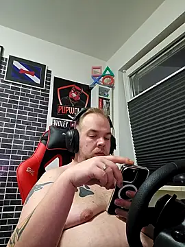 Snapshot of PupW0lfy chatting on January 5, 2025, 8:21 pm PupW0lfy online show from January 5, 2025, 8:21 pm