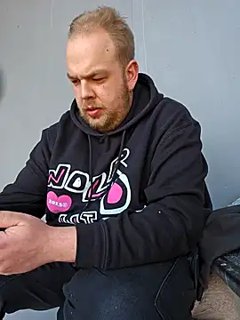 Snapshot of PupW0lfy chatting on January 21, 2025, 11:46 am PupW0lfy online show from January 21, 2025, 11:46 am