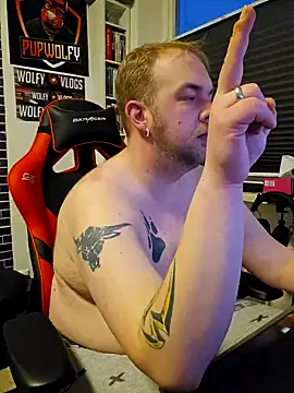 Snapshot of PupW0lfy chatting on February 6, 2025, 4:36 pm PupW0lfy online show from February 6, 2025, 4:36 pm