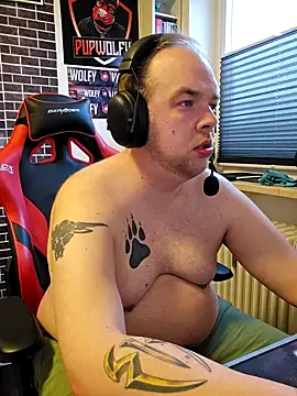 Snapshot of PupW0lfy chatting on February 23, 2025, 4:13 pm PupW0lfy online show from February 23, 2025, 4:13 pm