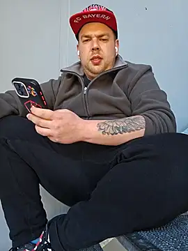 Snapshot of PupW0lfy chatting on March 19, 2025, 11:17 am PupW0lfy online show from March 19, 2025, 11:17 am