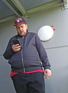 Snapshot of PupW0lfy chatting on October 1, 2025, 10:32 am PupW0lfy online show from October 1, 2025, 10:32 am