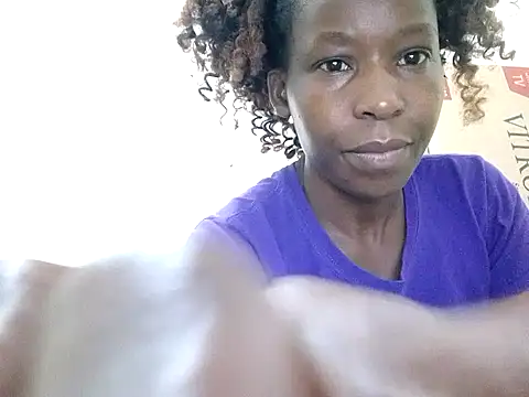 Snapshot of Claris2 chatting on September 25, 2025, 7:56 am Claris2 online show from September 25, 2025, 7:56 am