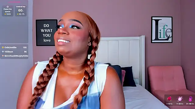 Britanymooree online show from September 26, 2025, 7:51 pm