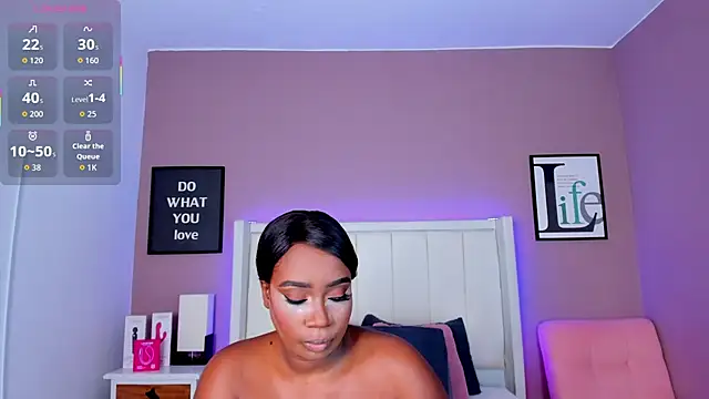 Britanymooree online show from October 17, 2025, 7:49 pm