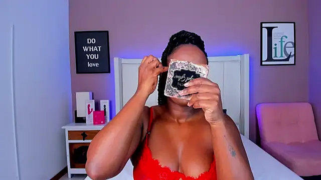 Britanymooree online show from November 28, 2025, 8:33 pm