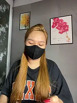 Odette68 online show from April 18, 2026, 1:53 am