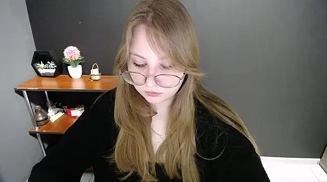 lady minx online show from March 17, 2025, 11:10 am