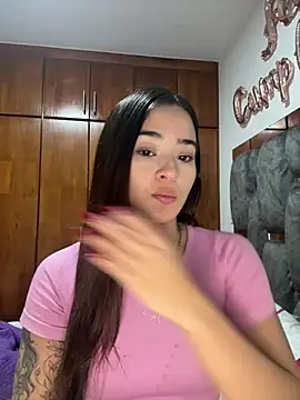 Snapshot of Veronica_isaza__ chatting on February 6, 2026, 4:17 am Veronica isaza online show from February 6, 2026, 4:17 am