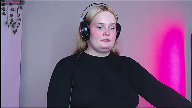 Snapshot of rozzhaos8 chatting on October 23, 2025, 11:31 am rozzhaos8 online show from October 23, 2025, 11:31 am