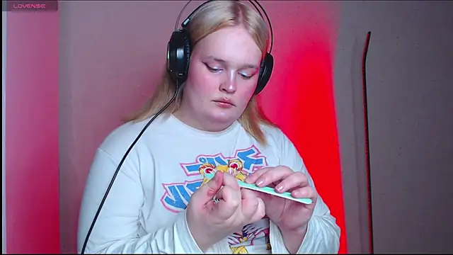 Snapshot of rozzhaos8 chatting on October 28, 2025, 8:11 pm rozzhaos8 online show from October 28, 2025, 8:11 pm