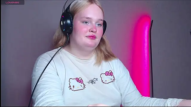 Snapshot of rozzhaos8 chatting on October 31, 2025, 5:25 pm rozzhaos8 online show from October 31, 2025, 5:25 pm