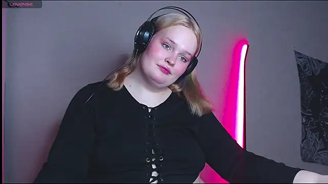 Snapshot of rozzhaos8 chatting on November 7, 2025, 9:04 pm rozzhaos8 online show from November 7, 2025, 9:04 pm