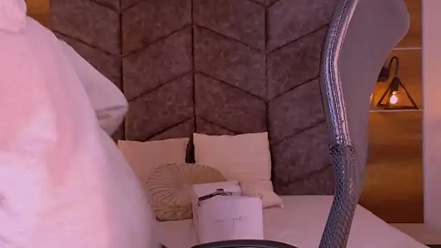 AmbarHills 1 online show from November 6, 2025, 11:33 am