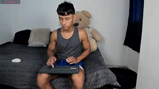 Snapshot of LittleParker chatting on July 1, 2026, 1:02 pm LittleParker online show from July 1, 2026, 1:02 pm