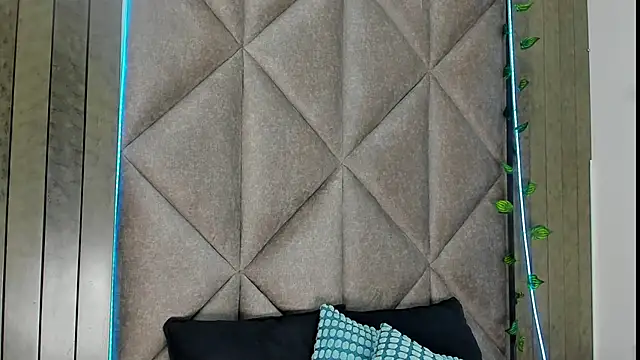 Snapshot of AbbyWathson chatting on October 18, 2025, 7:36 pm AbbyWathson online show from October 18, 2025, 7:36 pm