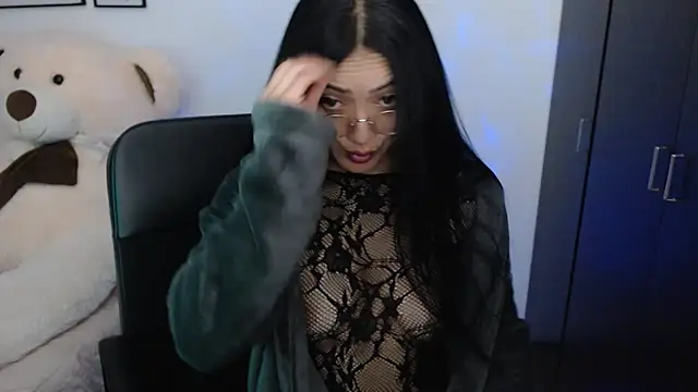 Snapshot of Suzanne_abbey chatting on September 8, 2025, 11:15 pm Suzanne abbey online show from September 8, 2025, 11:15 pm