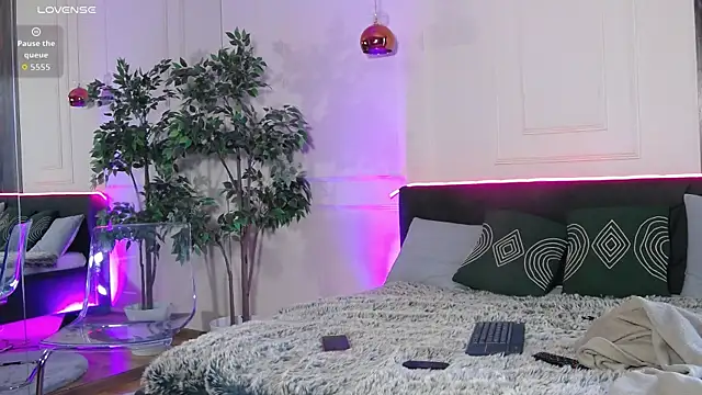 Snapshot of CreamyInkky_ chatting on October 30, 2025, 8:27 am CreamyInkky online show from October 30, 2025, 8:27 am