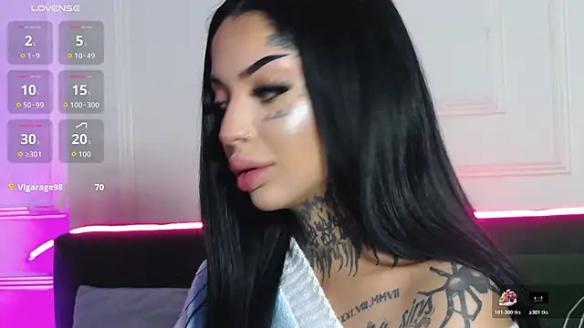 Snapshot of CreamyInkky_ chatting on October 31, 2025, 3:51 am CreamyInkky online show from October 31, 2025, 3:51 am