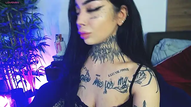 CreamyInkky  online show from April 15, 2026, 5:25 am