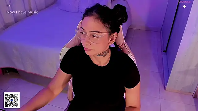 Snapshot of Aleja24Evans chatting on February 2, 2025, 12:30 am Aleja24Evans online show from February 2, 2025, 12:30 am