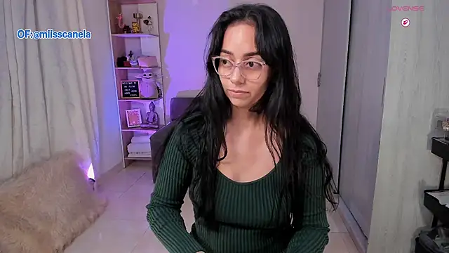 Aleja24Evans online show from December 2, 2025, 1:22 am