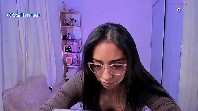 Aleja24Evans online show from December 3, 2025, 12:40 am