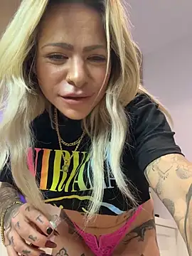 Divina X  online show from December 16, 2025, 5:40 pm