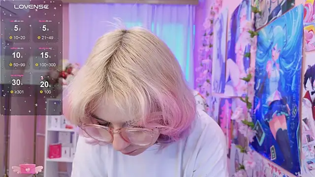 Snapshot of Coconut_Mia chatting on October 13, 2025, 2:06 pm Coconut Mia online show from October 13, 2025, 2:06 pm