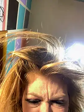 Snapshot of Blondebeauty6996 chatting on December 10, 2024, 8:30 am Blondebeauty6996 online show from December 10, 2024, 8:30 am