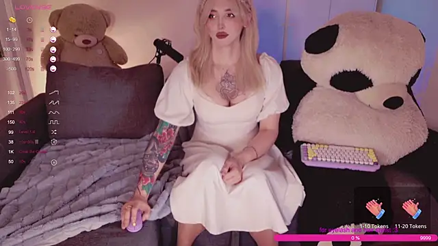 Snapshot of _rose_monarch_ chatting on December 6, 2024, 10:30 pm rose monarch online show from December 6, 2024, 10:30 pm