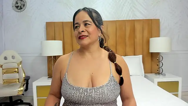 Daphne81  online show from February 6, 2025, 3:06 am