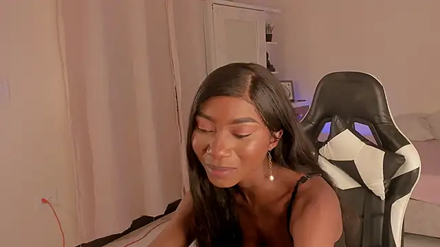 Snapshot of SavannahWildee chatting on December 13, 2024, 8:15 pm SavannahWildee online show from December 13, 2024, 8:15 pm